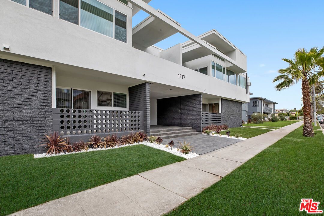 Backyard, Exterior, Facade, Modern