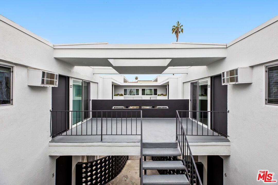 Exterior, Facade, None