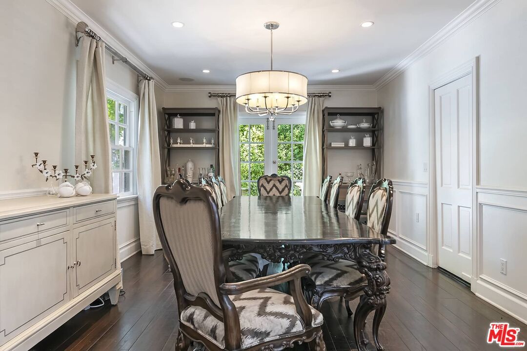 Chandelier, Dining room, Interior, Recessed Lighting, Wood Texture Flooring