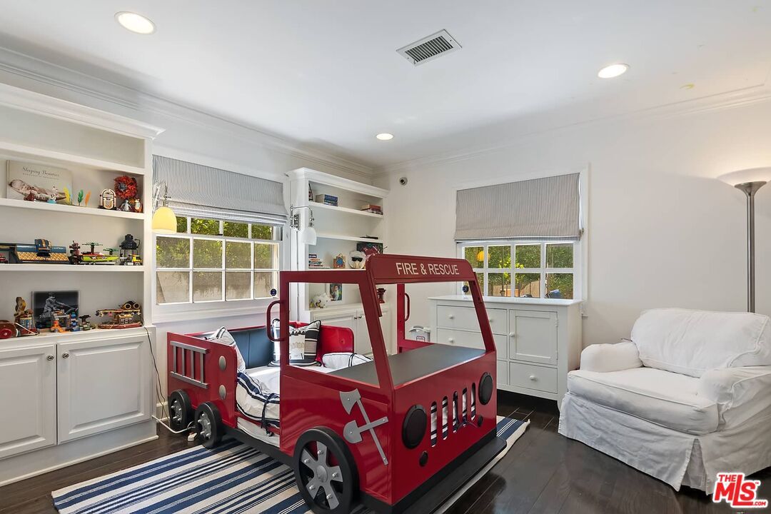 Fitness Equipment, Interior, Recessed Lighting, Wood Texture Flooring