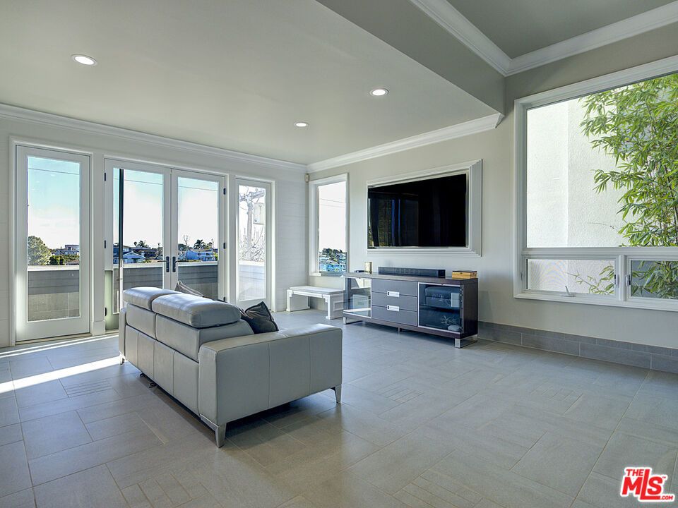 Interior, Living room, Recessed Lighting, Water