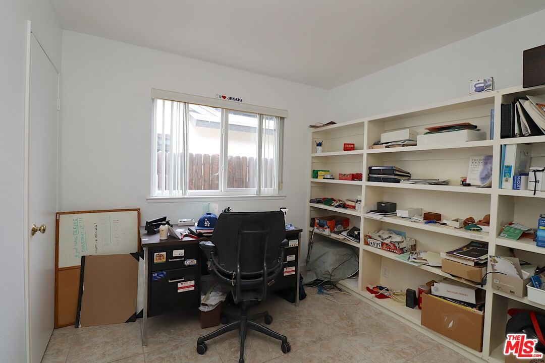 Home Office, Interior