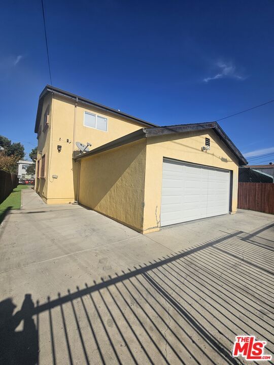 Detached Garage, Exterior