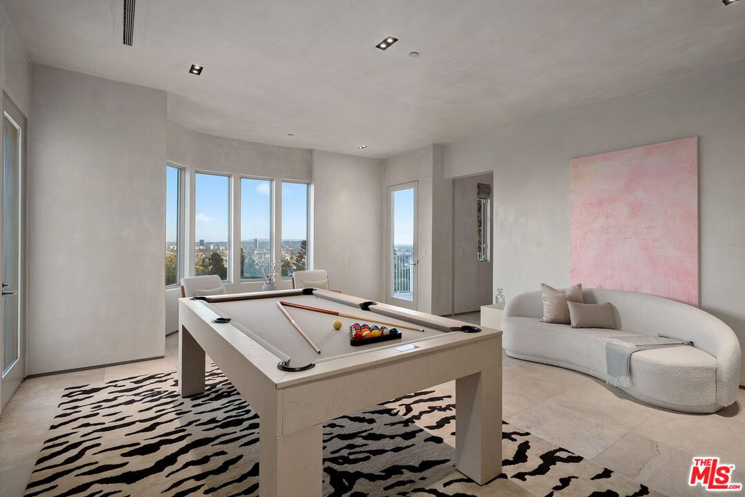 Billiard Table, Game Room, Interior, Recessed Lighting