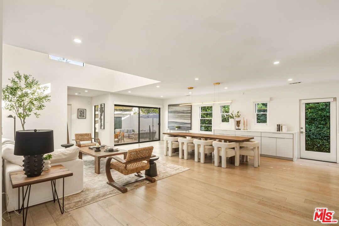Dining room, Interior, Living room, Pendant Lights, Recessed Lighting, Wood Texture Flooring