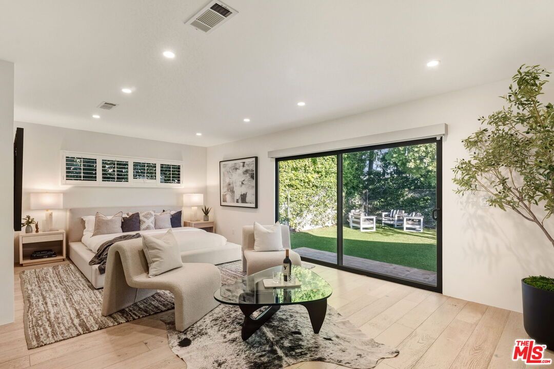 Bedroom, Interior, Living room, Recessed Lighting, Wood Texture Flooring