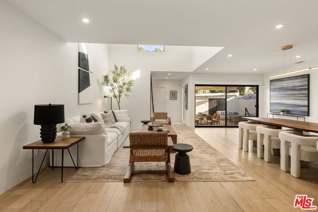 Dining room, Interior, Living room, Pendant Lights, Recessed Lighting, Wood Texture Flooring