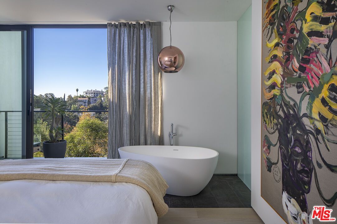 Bathroom, Bedroom, Free Standing Baths, Interior, Pendant Lights