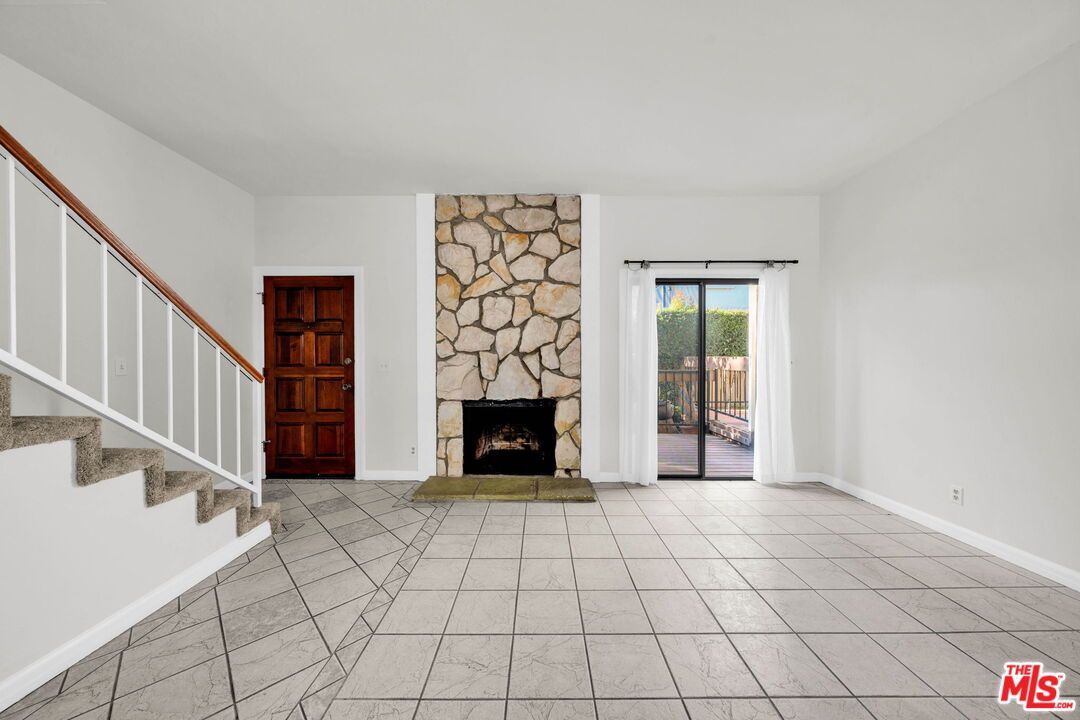 Empty room, Fireplace, Interior, Marble