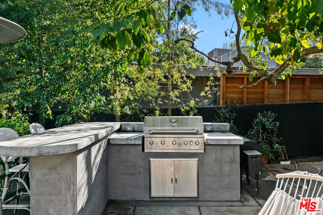 Exterior, Outdoor Kitchen