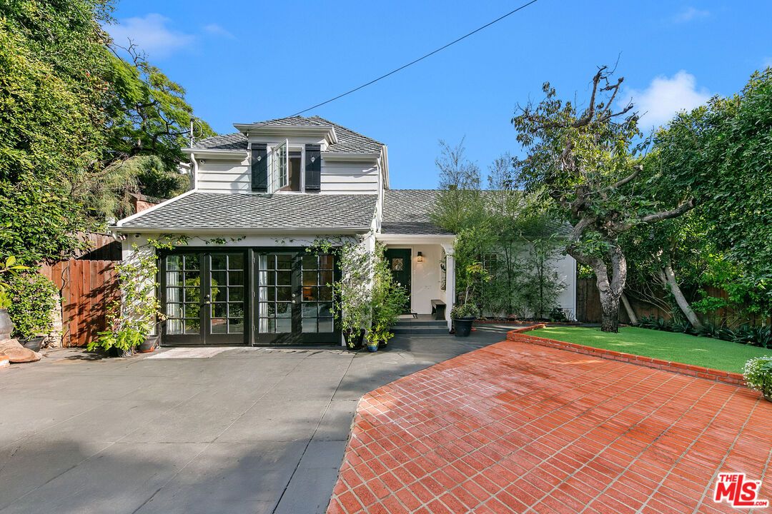 Backyard, Exterior, Facade, Mediterranean