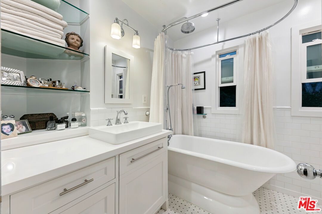 Bathroom, Free Standing Baths, Interior