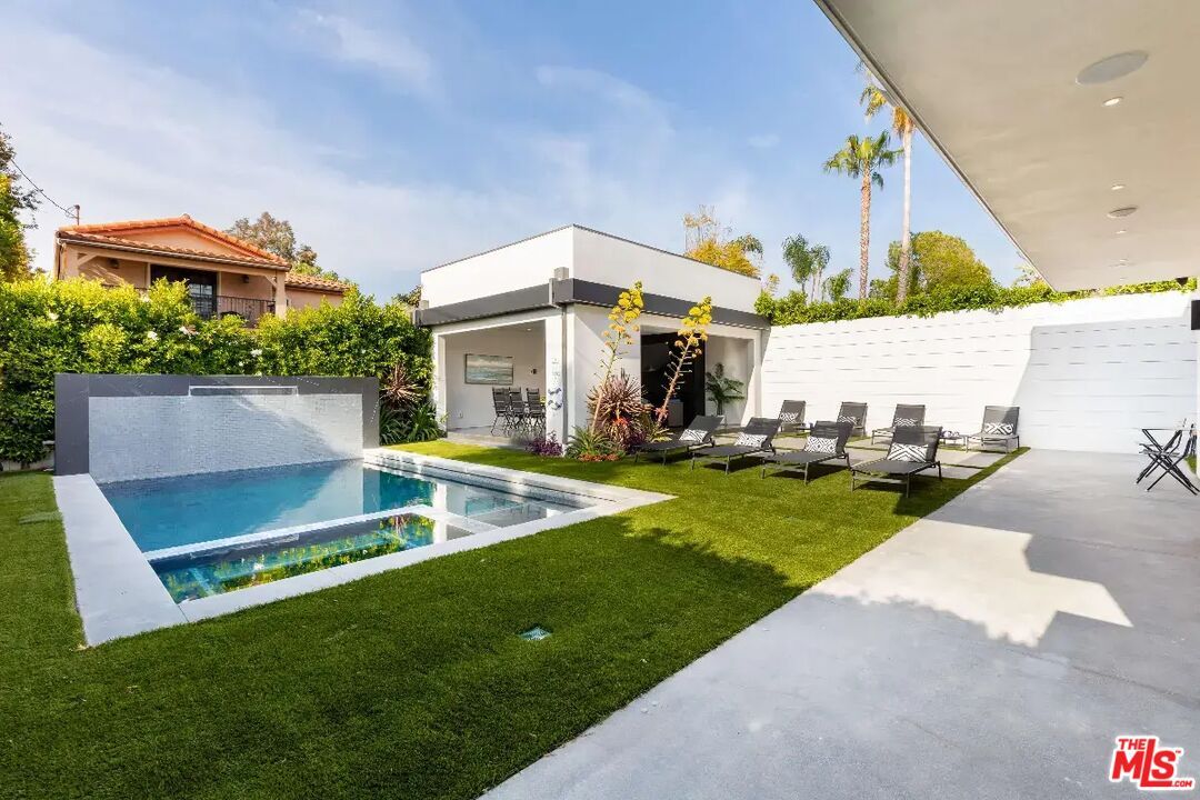 Backyard, Exterior, Pool