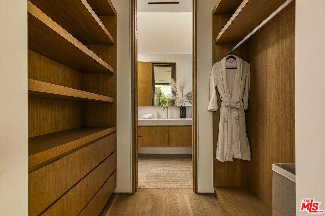 Interior, Walk-in Closets, Wood Texture Flooring