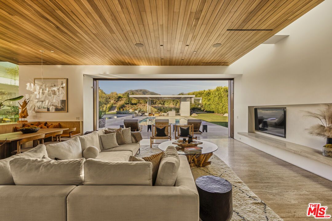 Dining room, Interior, Living room, Pendant Lights, Recessed Lighting, Wooden Ceilings, Wood Texture Flooring