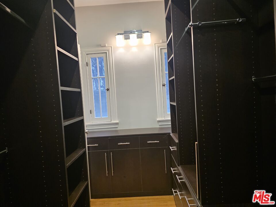 Interior, Walk-in Closets, Wood Texture Flooring