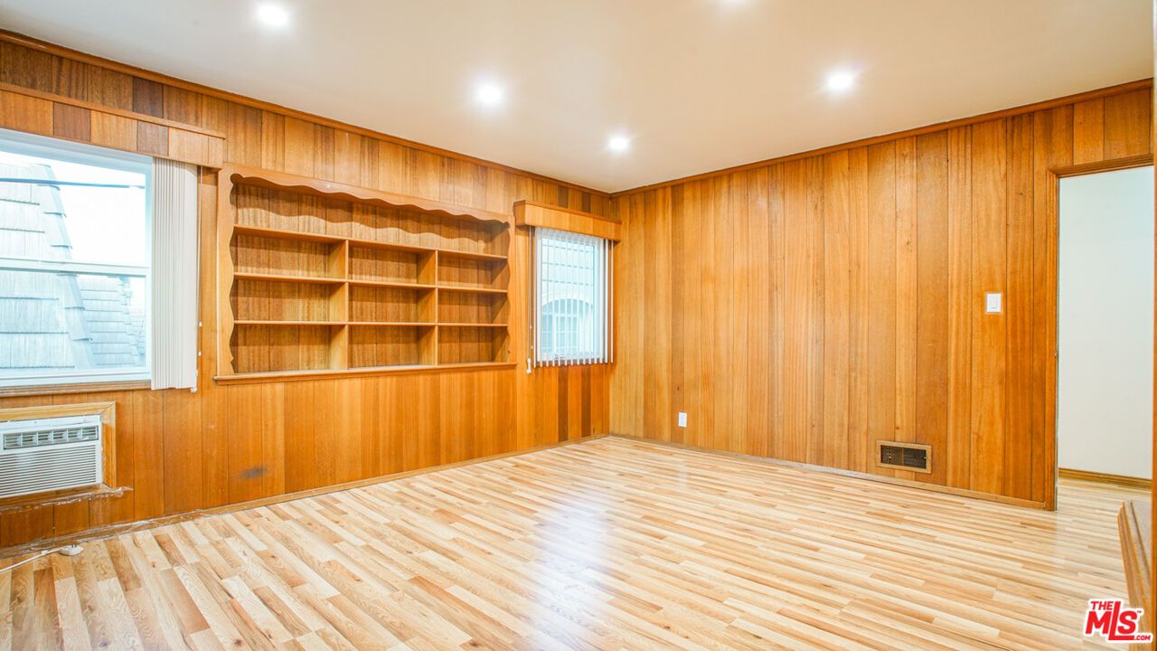 Empty room, Interior, Recessed Lighting, Wood Texture Flooring, Wooden Walls