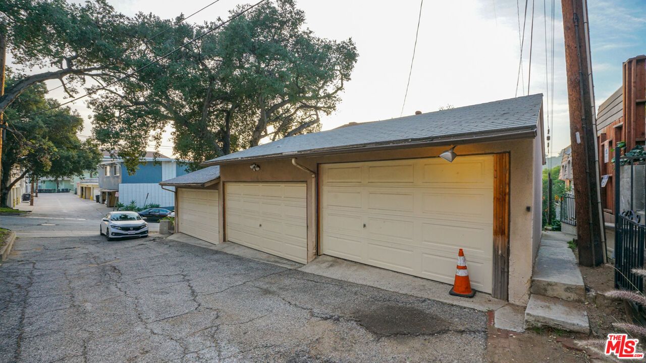 Detached Garage, Exterior