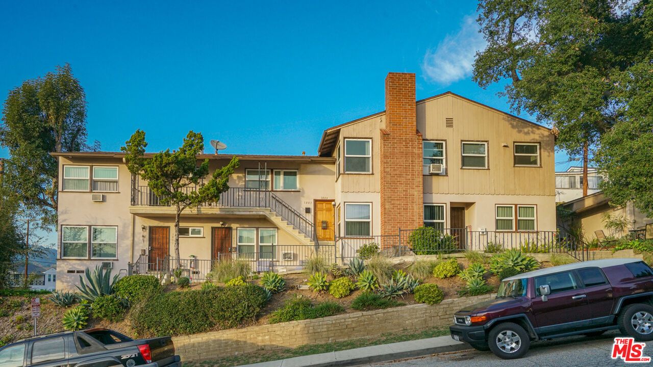 Exterior, Facade, Brick Facade, Rowhouse