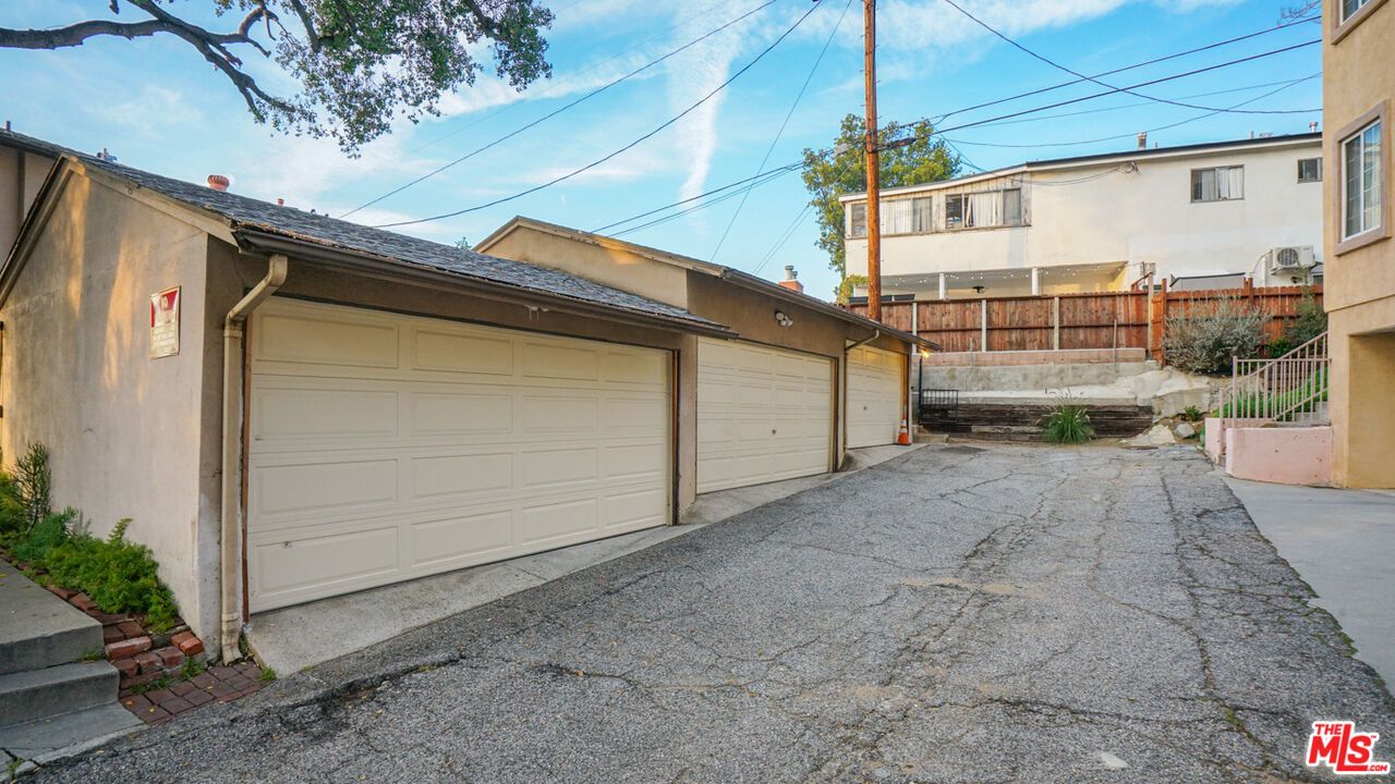 Detached Garage, Exterior