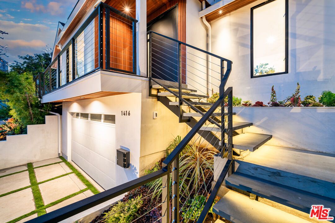 Attached, Exterior, Facade, None