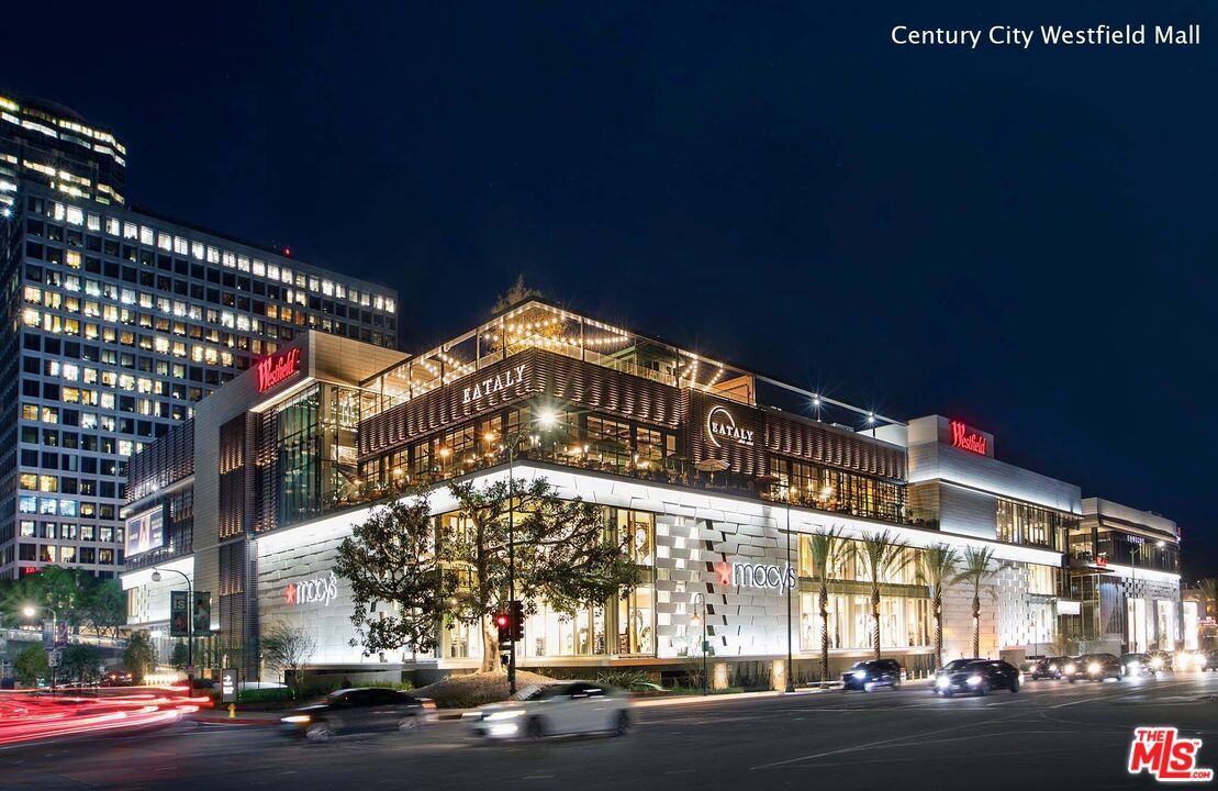 Exterior, Facade, Condo Building