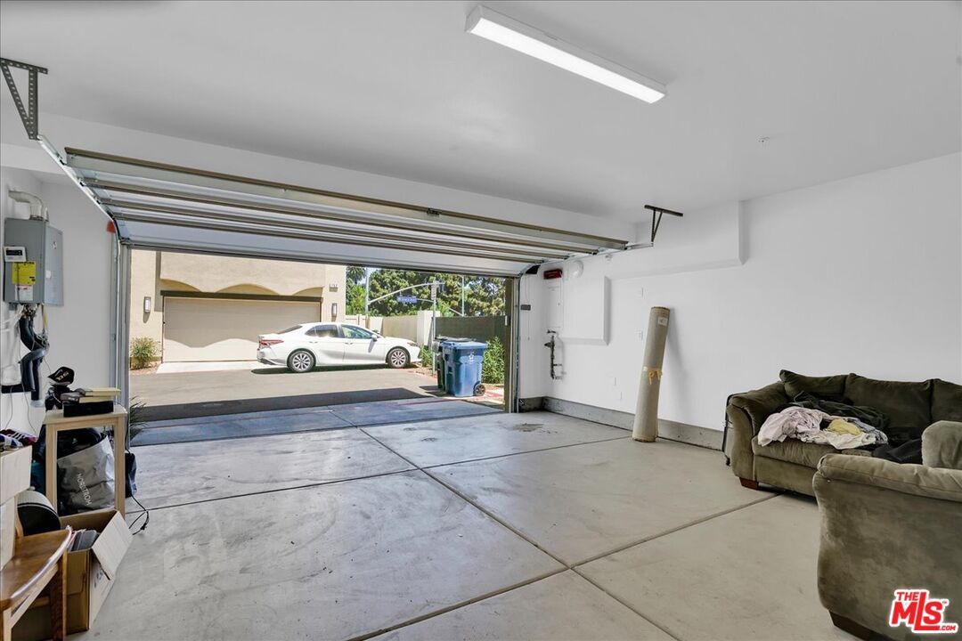 Garage, Interior