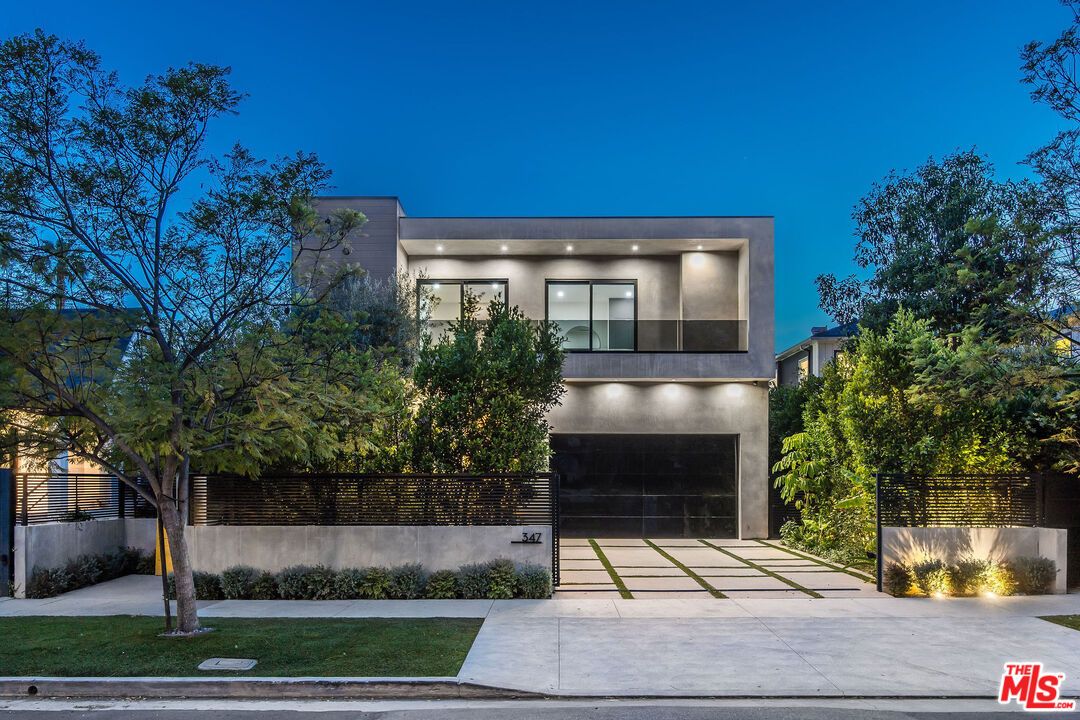 Attached, Exterior, Facade, Modern