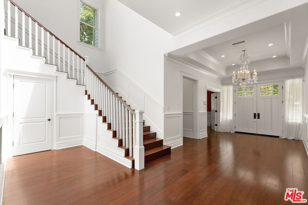 Chandelier, Interior, Recessed Lighting, Wood Texture Flooring