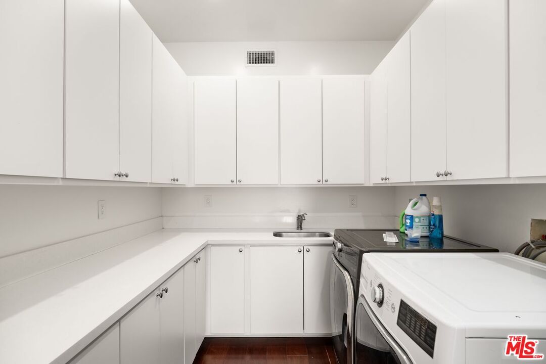 Interior, Washer, Wood Texture Flooring