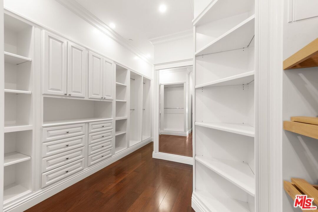 Interior, Recessed Lighting, Walk-in Closets, Wood Texture Flooring