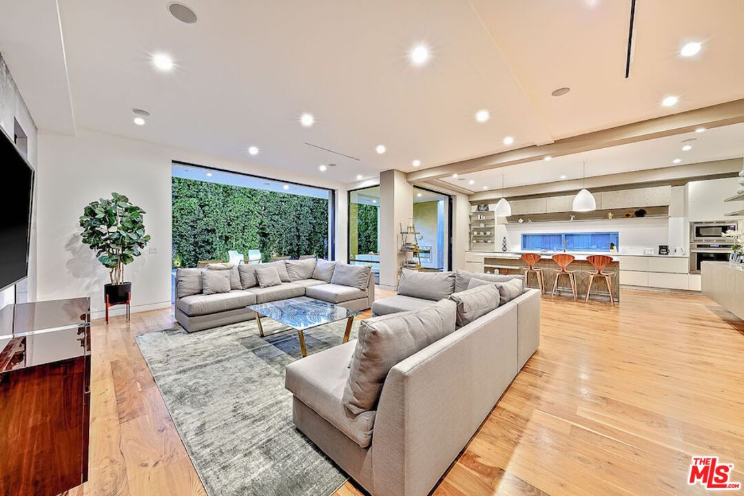 Dining room, Interior, Kitchen, Living room, Pendant Lights, Recessed Lighting, Stainless Steel Appliances, Wood Texture Flooring