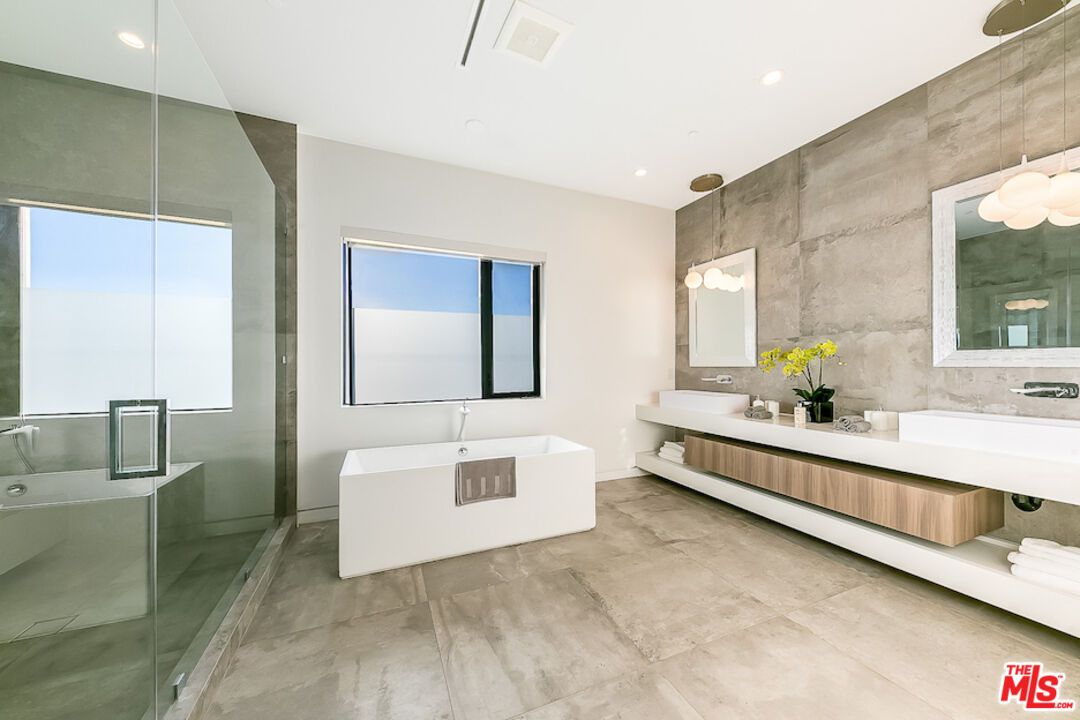 Bathroom, Dual Sink Vanities, Free Standing Baths, Glass Shower, Interior, Recessed Lighting