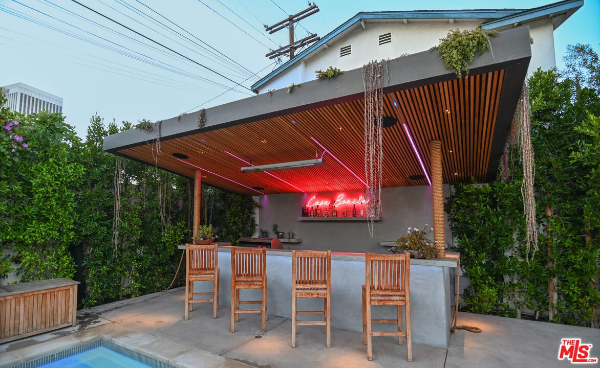 Exterior, Outdoor Kitchen