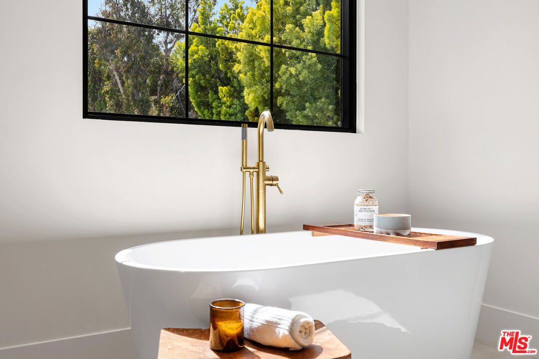 Bathroom, Free Standing Baths, Interior