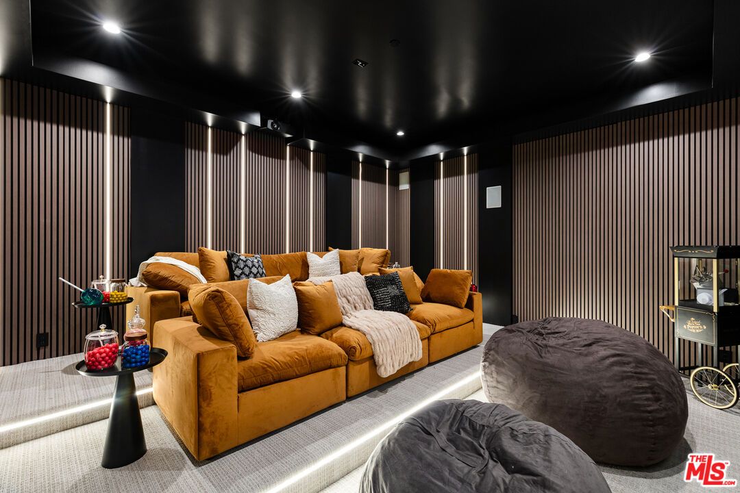 Interior, Projection Screen, Recessed Lighting, Theatre Room