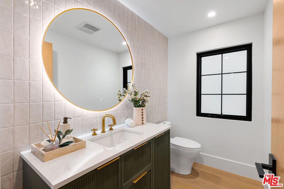 Bathroom, Interior, Recessed Lighting, Wood Texture Flooring