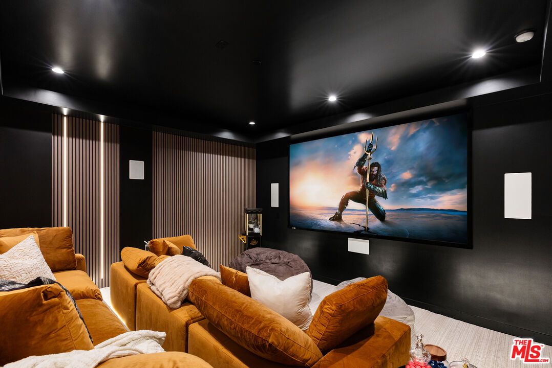 Interior, Projection Screen, Recessed Lighting, Theatre Room