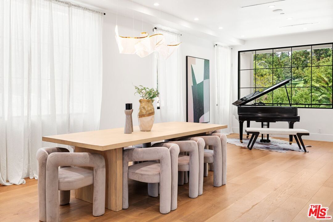 Dining room, Interior, Pendant Lights, Piano, Recessed Lighting, Wood Texture Flooring