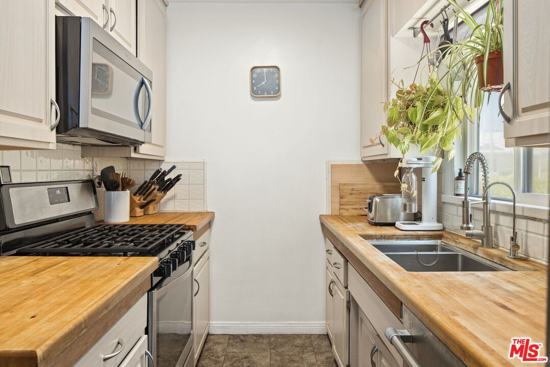 Interior, Kitchen, Stainless Steel Appliances