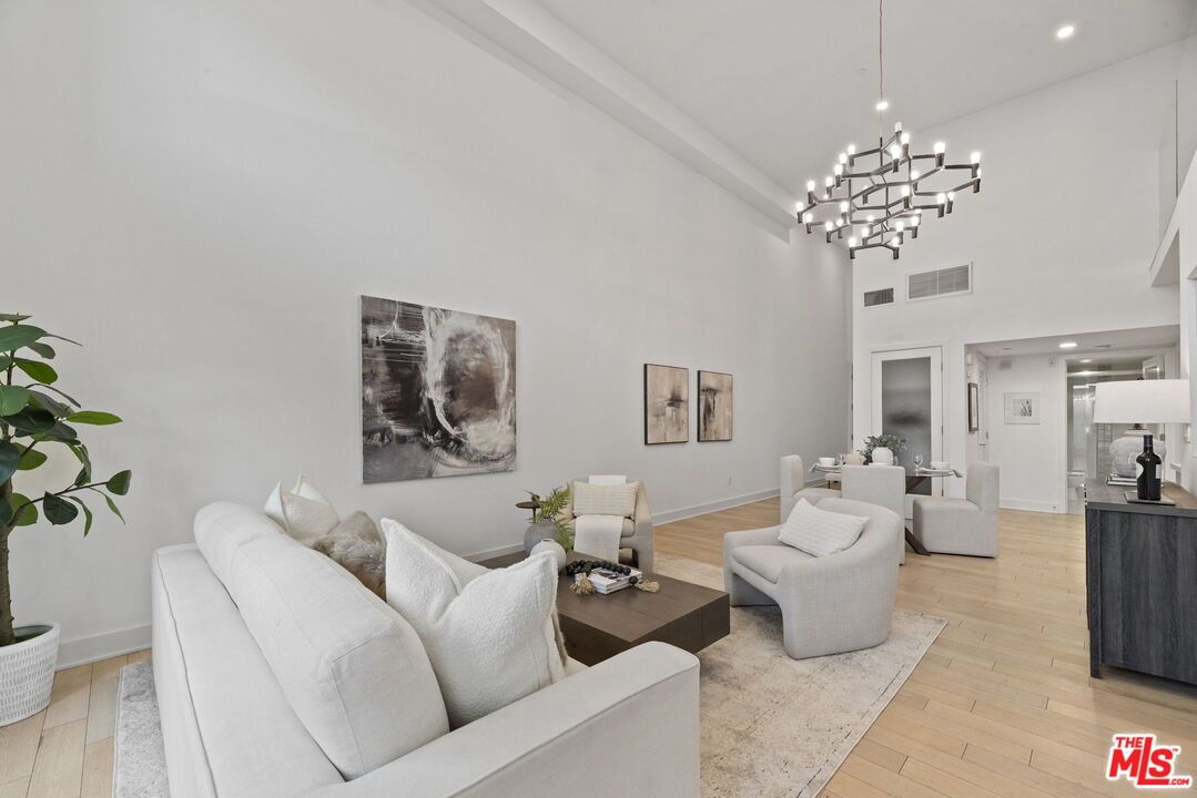 Dining room, Interior, Living room, Pendant Lights, Recessed Lighting, Wood Texture Flooring