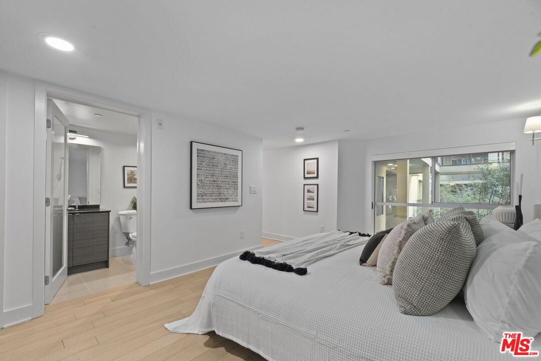 Bathroom, Bedroom, Interior, Recessed Lighting, Wood Texture Flooring