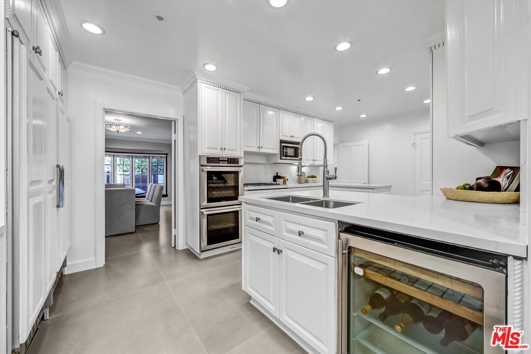 Interior, Kitchen, Living room, Recessed Lighting, Stainless Steel Appliances