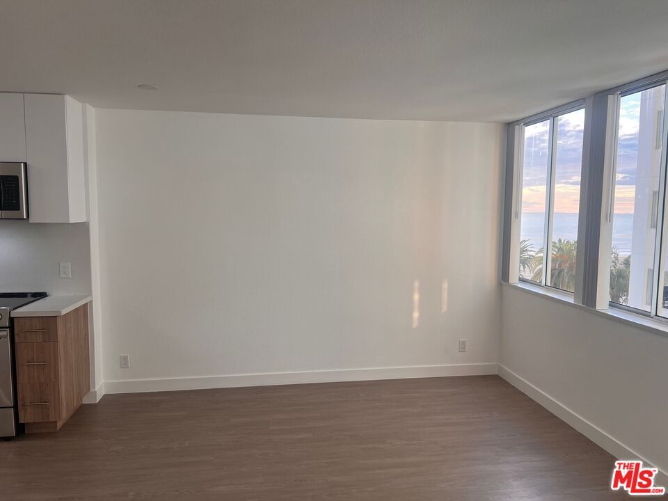Empty room, Interior, Kitchen, Water, Wood Texture Flooring