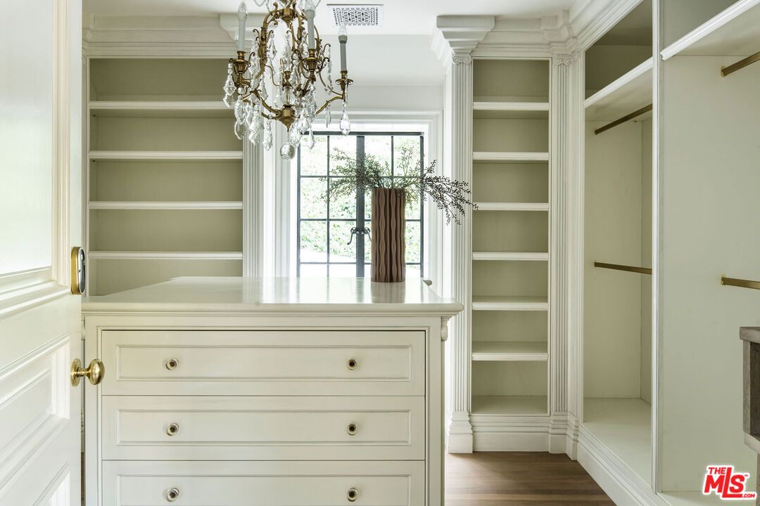 Chandelier, Interior, Walk-in Closets, Wood Texture Flooring
