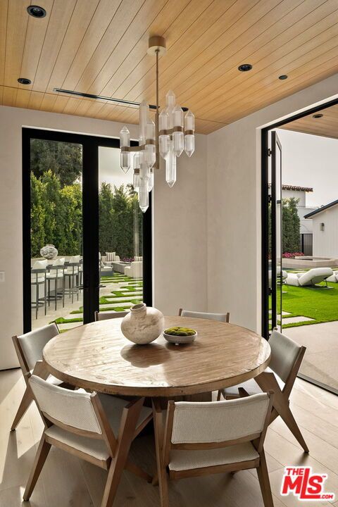 Chandelier, Dining room, Interior, Recessed Lighting, Wooden Ceilings