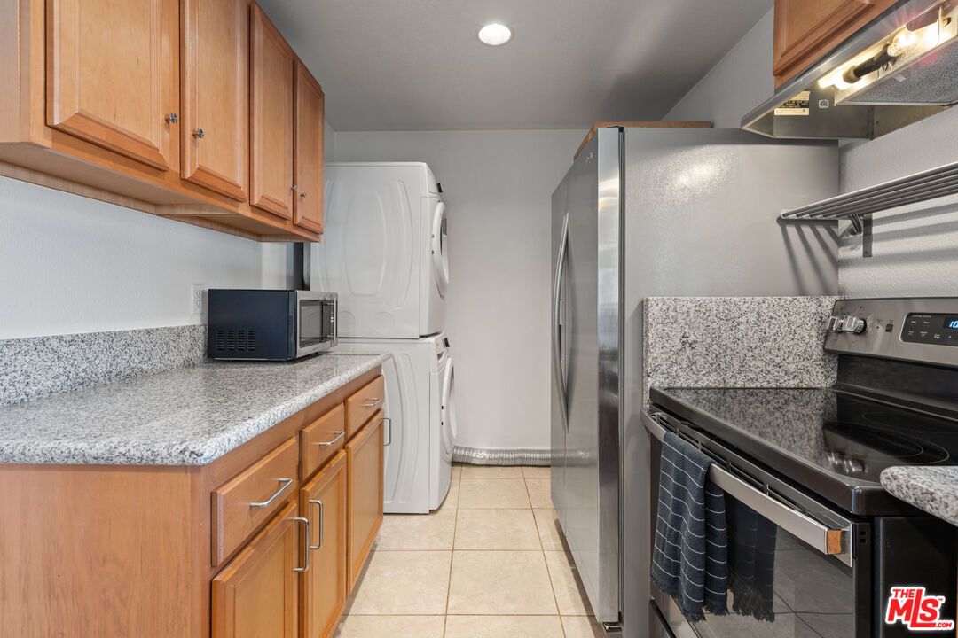 Interior, Kitchen, Recessed Lighting, Washer