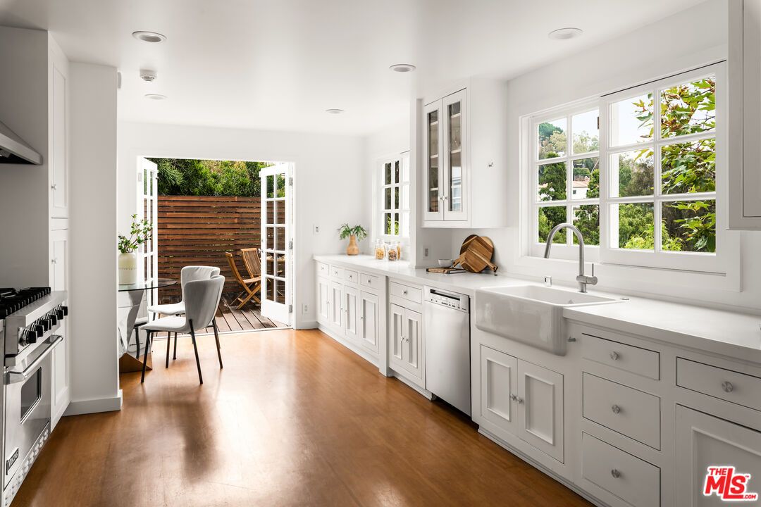Dining room, Interior, Kitchen, Recessed Lighting, Wood Texture Flooring