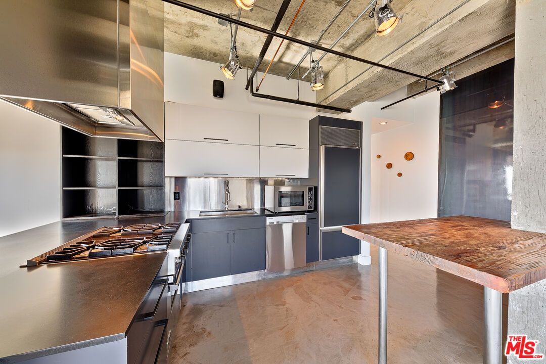 Interior, Kitchen, Pendant Lights, Stainless Steel Appliances