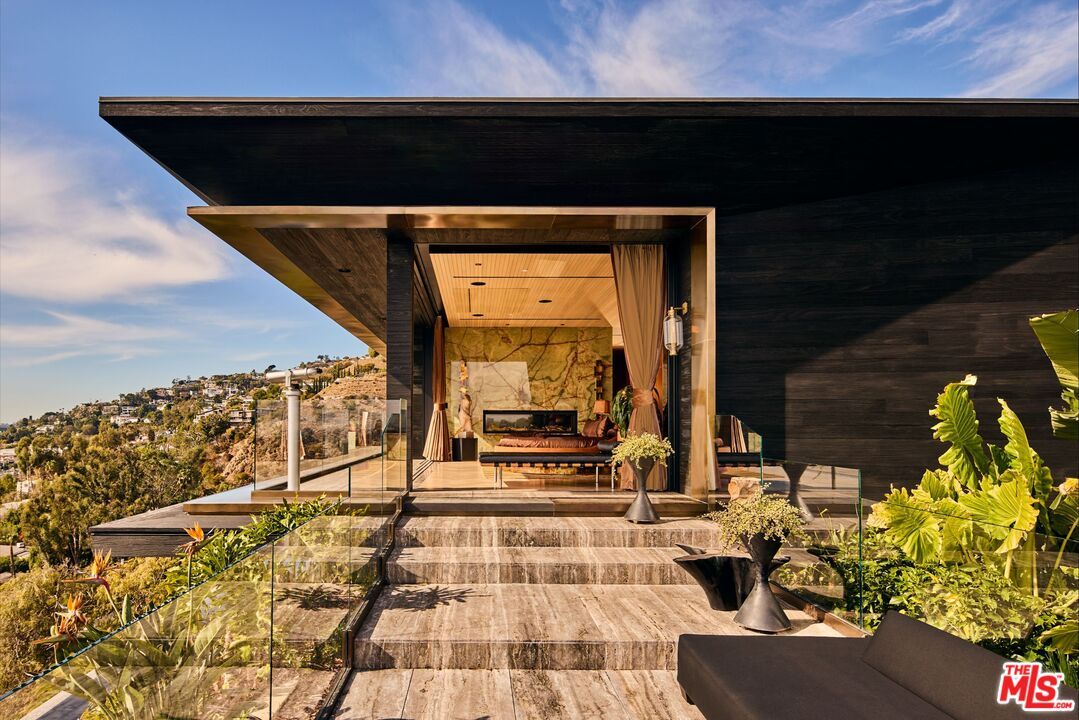 Exterior, Facade, None